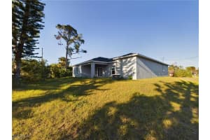 15 Hampton Avenue, Lehigh Acres, FL 33936 - MLS#2025021657