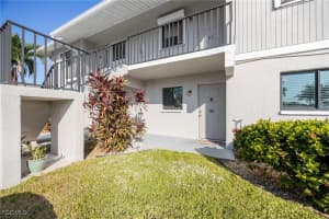 423 Cape Coral Parkway, Cape Coral, FL 33914 - MLS#2025021759