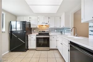 423 Cape Coral Parkway, Cape Coral, FL 33914 - MLS#2025021759