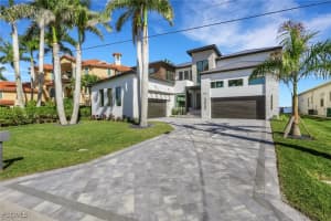 5653 Riverside Dr, Cape Coral