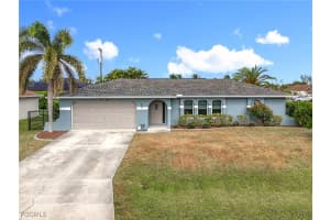 911 Sw 33rd Ter, Cape Coral