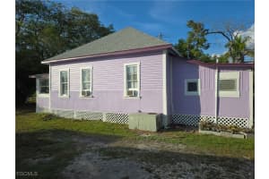 3207 Broadway, Fort Myers, FL 33901 - MLS#2025023063