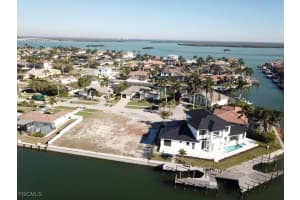 434 Tarpon Court, Marco Island, FL 34145 - MLS#2025023204