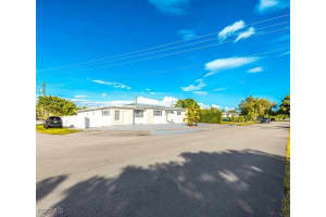 9365 SW 44th St, Miami, FL 33165 - MLS#2025023554