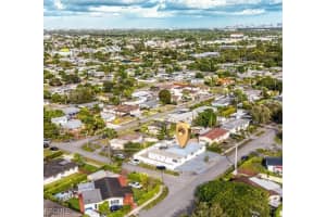 9365 SW 44th St, Miami, FL 33165 - MLS#2025023554