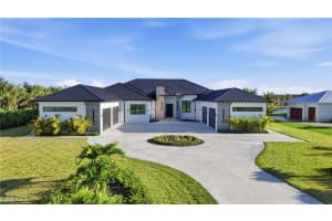 2532 CALOOSA SHORES DR, Labelle, FL 33935 - MLS#2025023624