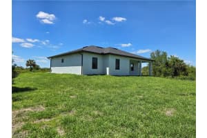 1011 S HARDWOOD, Lehigh Acres, FL 33974 - MLS#2025024789