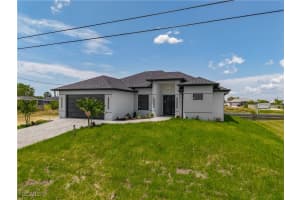 323 19th Terrace, Cape Coral, FL 33909 - MLS#2025025488