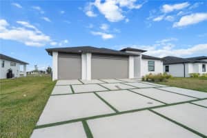 325 15th Terrace, Cape Coral, FL 33909 - MLS#2025025903