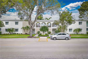 223 3rd Ave S 223, Naples