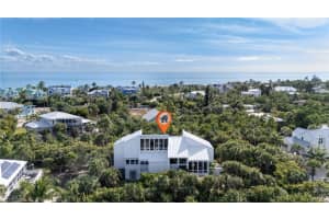 479 Lagoon Dr, Sanibel