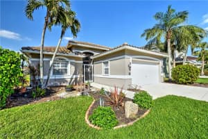 7715 Cameron Cir, Fort Myers