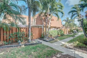 1438 Park Shore Cir 3, Fort Myers