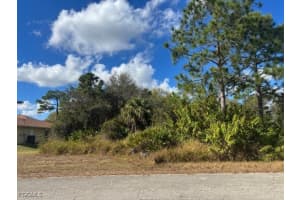 611 Highland Avenue, Lehigh Acres, FL 33972 - MLS#2026001721