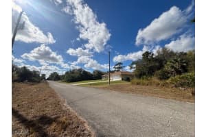 611 Highland Avenue, Lehigh Acres, FL 33972 - MLS#2026001721