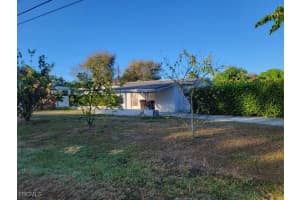 25 Maple Avenue, Lehigh Acres, FL 33936 - MLS#2026001883