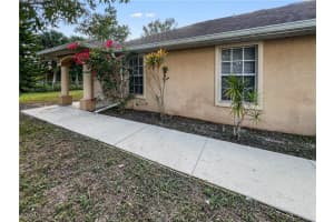 13437 1st St Fort Myers, FL 33905 - Off Market