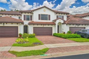 7709 Bristol Cir, Naples