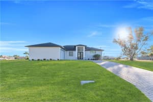 911 Nw 37th Pl, Cape Coral 911 Nw 37th Pl, Cape Coral