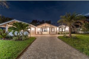 1325 Canterbury Dr, Fort Myers
