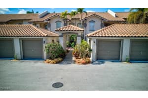 182 Newport Dr 1007, Naples