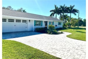 1086 N Town And River Dr, Fort Myers