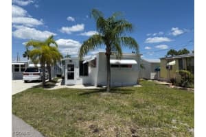 5558 Palm Beach Blvd 35, Fort Myers