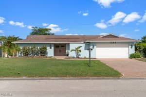 1384 Burgundy Dr, Fort Myers