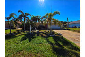 2210 Se 5th Ter, Cape Coral