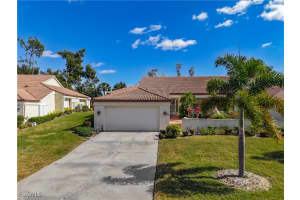 6072 Forest Villas Cir, Fort Myers