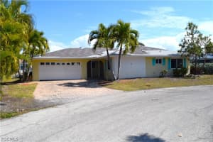 19 Sunview Boulevard, Fort Myers Beach, FL 33931 - MLS#2026005556
