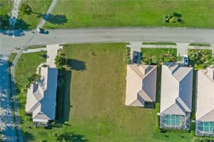 2020 Oxford Ridge Circle, Lehigh Acres, FL 33973 - MLS#2026005835