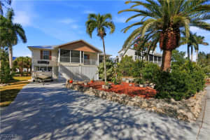 7692 Myrsine Cir, Bokeelia