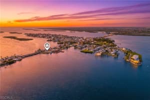 4767 Pine Island Rd Nw, Matlacha