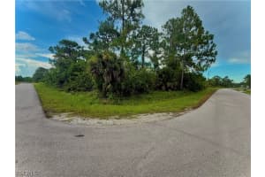 567 Cottonwood Avenue, Lehigh Acres, FL 33974 - MLS#2026007635