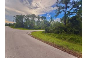 567 Cottonwood Avenue, Lehigh Acres, FL 33974 - MLS#2026007635