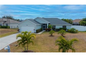1814 Sw 22nd Ter, Cape Coral