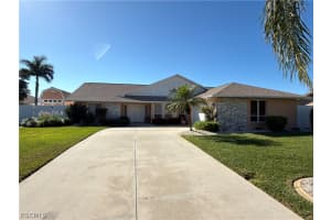 2726 Se 24th Ct, Cape Coral