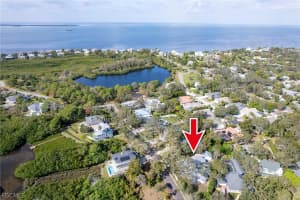 335 Sanctuary Dr, Crystal Beach