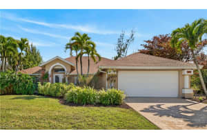 7407 Cobb Rd, Bokeelia