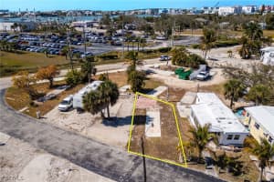 4 Helen Lane, Fort Myers Beach, FL 33931 - MLS#2026008704