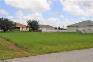 3904 9th Street, Lehigh Acres, FL 33971 - MLS#2026009053