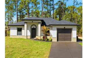 2524 33rd St W, Lehigh Acres