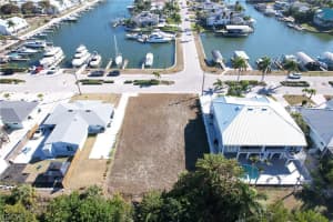 12110 Siesta Drive, Fort Myers Beach, FL 33931 - MLS#2026009406