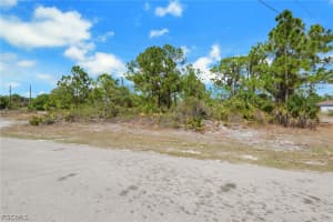 4601 Laura Avenue, Lehigh Acres, FL 33971 - MLS#2026009605