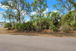 4601 Laura Avenue, Lehigh Acres, FL 33971 - MLS#2026009605