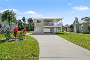 942 Prescott St, Fort Myers Beach