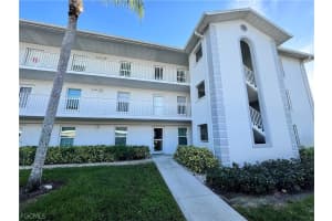 9610 Victoria Ln D302, Naples