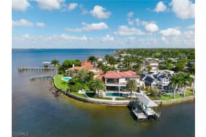 911 Aqua Lane, Fort Myers, FL 33919 - MLS#2026011479