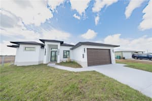 9035 E Broad Cir, Labelle